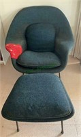 1970s Knoll Saarinen’s Womb Chair, cool blue