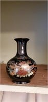 Oriental vase approx 6 inches tall