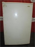 Upright Freezer (33" x 23" x 21")