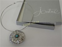 Jontue Petal Perfume Necklace