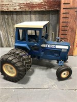 ERTL FORD 9600 TRACTOR WITH DUAL WHEELS