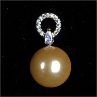 Natural pearl pendant