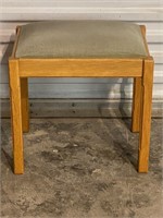 E- VINTAGE VANITY STOOL WITH REMOVABLE SEAT
