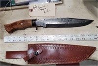 Beautiful 16" bowie knife Damascus blade hardwood