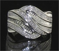 Beautiful 1/4 ct Natural Diamond Wavelink Ring