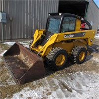 JD 325 DIESEL SKIDSTEER  49