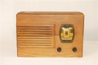 Sparton Wood Case Table Radio