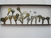 Lot of 18 Vintage Keys Ford-GM-ect
