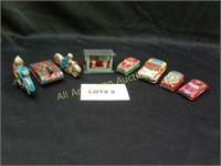Eight vintage tin litho toys