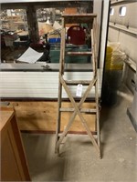5 Foot Wood Step Ladder