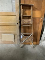 5 Foot Wood Step Ladder