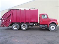 2001 International 4900 DT466E Garbage Truck