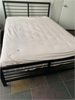 Contemporary Style Metal Framed Bed: Queen Bed