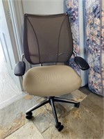 Humanscale Ergonomic Office Swivel Chair