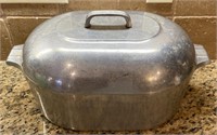 Large Vintage Wagner Aluminumware Roaster Pan