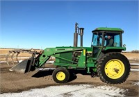 1982 JD 4440 Tractor with Farmhand F258 Loader*