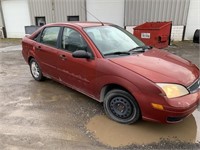 2005 RED FORD FOCUS WITH 135,045 MILES