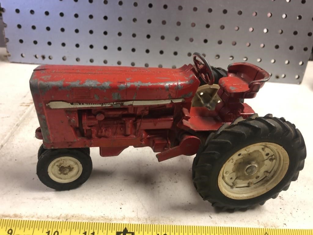 Online Vintage Toys, Tools, and Treasures Auction