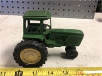 1/32 John Deere metal tractor