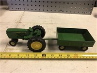 1/32 John Deere tractor and wagon