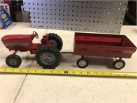 1/16 international tractor and wagon