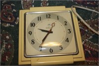 Vintage Wall Clock, Telechron, Cracked Edge