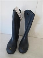 NEW STEEL TOE RUBBER  BOOTS SIZE 03
