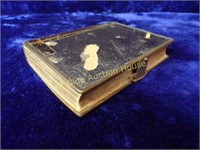 Pocket Bible with Clasp and Gold Edge