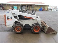 Bob Cat S220 Skid Steer w/Bucket