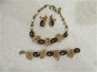 LADIES VINTAGE ENAMEL AND AMBER STONE NECKLACE,