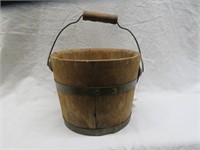 ANTIQUE RUSTIC WOODEN FARMHOUSE BUCKET WITH