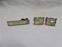 VINTAGE MOTHER OF PEARL TIE BAR AND CUFFLINK SET