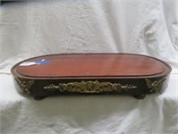 ANTIQUE OVAL WOOD FOOTED PLATEAU WITH INTRICATE