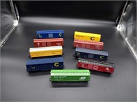 Lot of 9 assorted 50' box cars HO Scale mostly