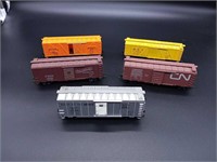Lot of 5 assorted 40' box cars HO Scale