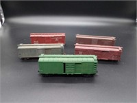 Lot of 5 assorted 40' box cars HO Scale