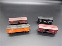 4 assorted 27' and 32' box cars HO Scale