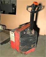 YALE Pallet Mover
