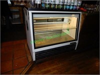 True Refrigerated Pastry Display 4'