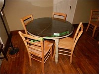 GlassTop Round Table 42" D w/ (4) Chairs