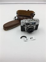 Vintage Camera (slight damage)