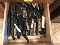 LARGE GROUP OF KNIVES