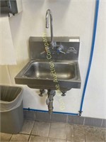 Advance stainless steel hand washing sink