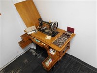 1895 SINGER TREADLE SEWING MACHINE