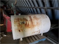 Fuel tank with hand pump