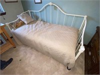 Daybed w/mattress