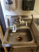 Stainless steel hand washing sink