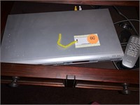 DVD PLAYER WITH REMOTE