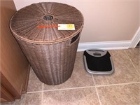 UNUSUAL LAUNDRY BASKET AND DIGITAL SCALE