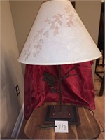 BEAUTIFUL OAK LEAF METAL BASED LAMP